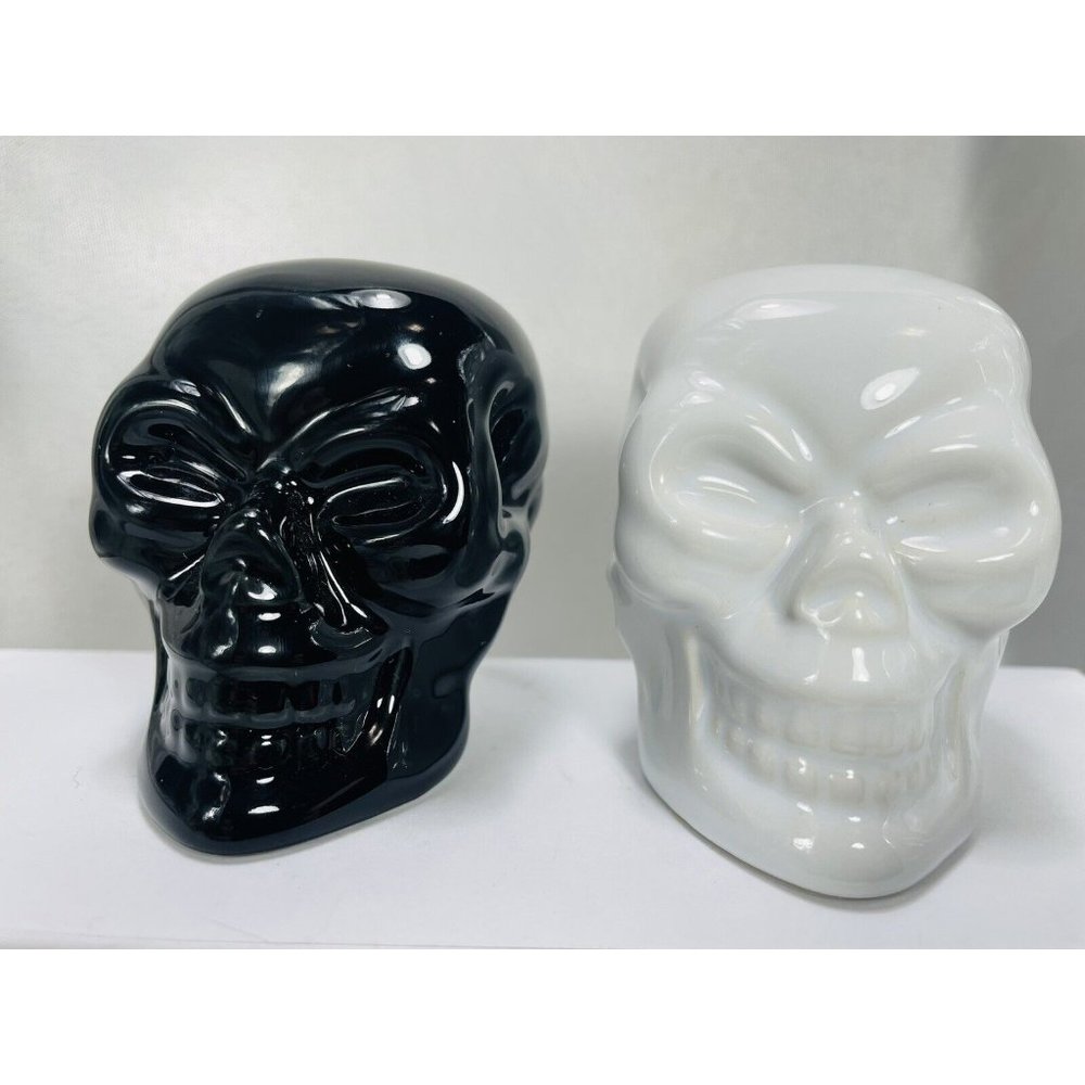 Boston International Salt & Pepper Set Black White Halloween Skull Gloss Ceramic